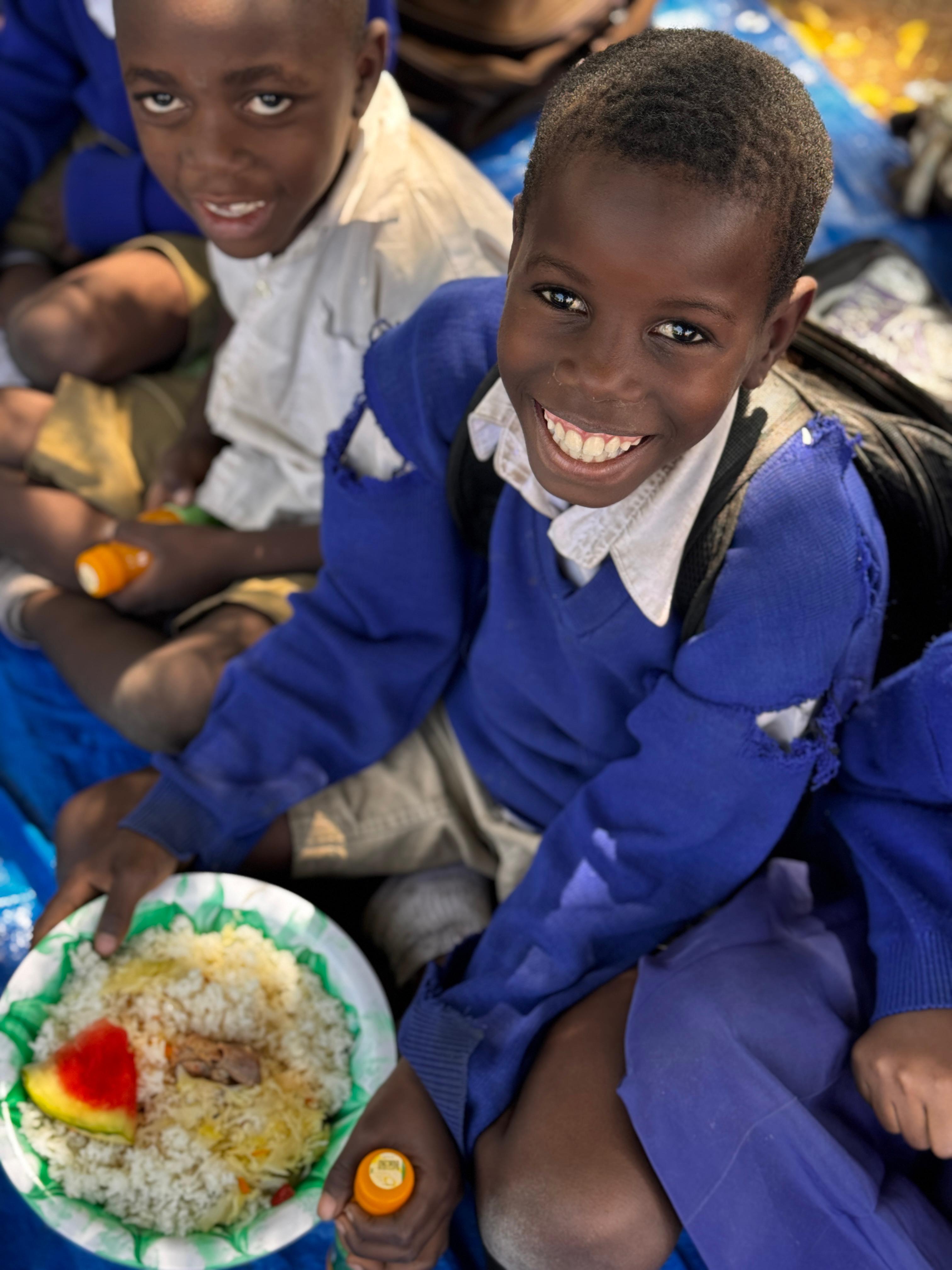 Uganda 10 Kişilik Yemek Dağıtımı