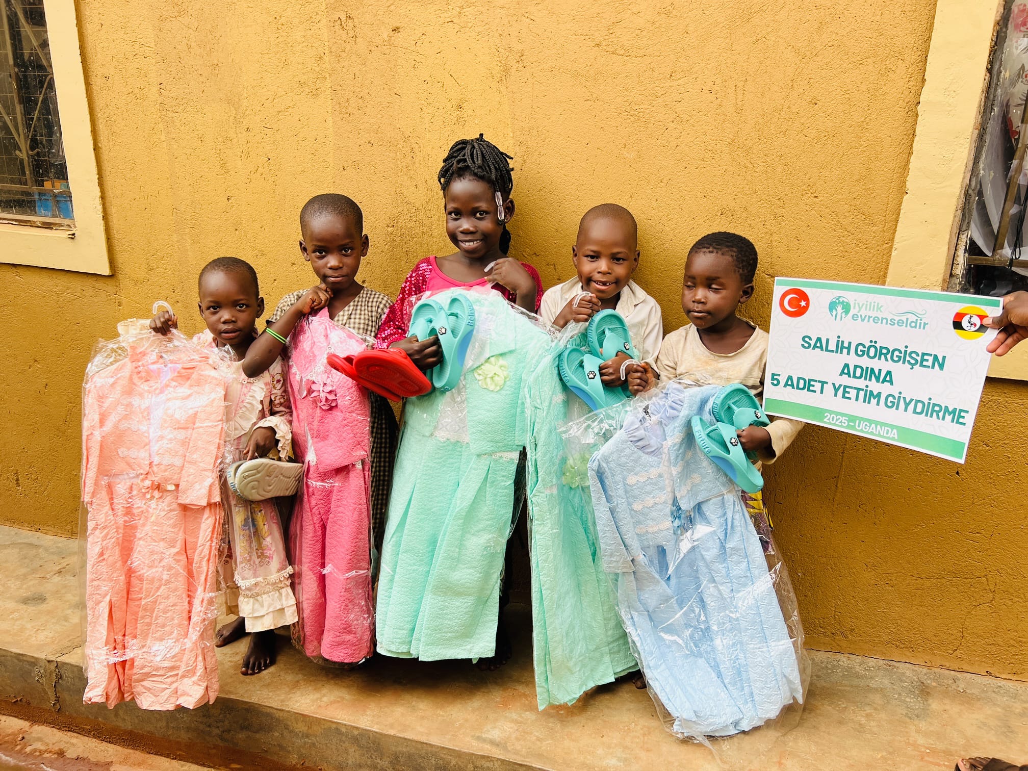 Afrika Yetim Giydirme